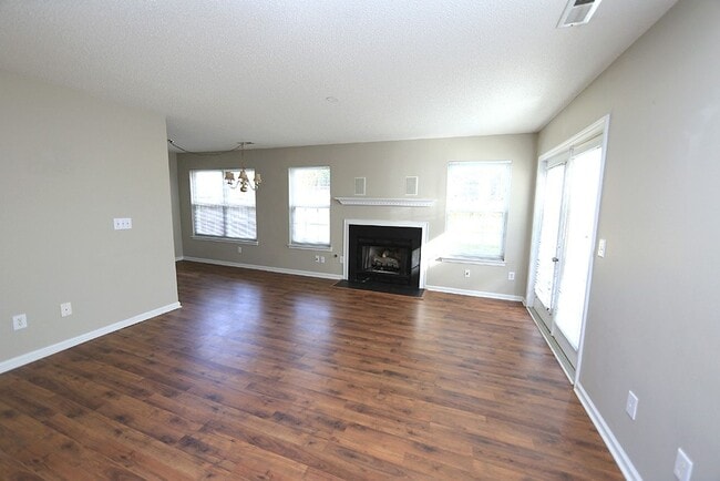 Building Photo - 3 Bedroom Home/2 Car Garage  *NW Raleigh L...