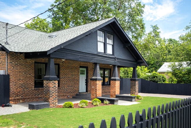 Building Photo - 227 Kershaw St NE