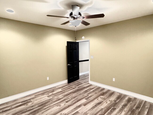 Building Photo - GORGEOUS FORMER MODEL HOME - MINUTES TO QUANTICO