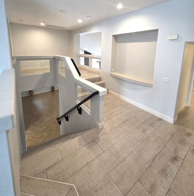 Building Photo - Stunning Resort style Home 5-bedroom Pool/Spa