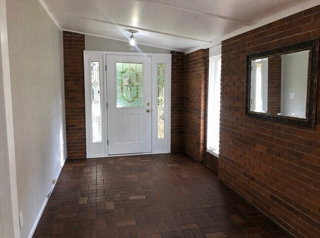 Building Photo - 2616 Fontana Dr