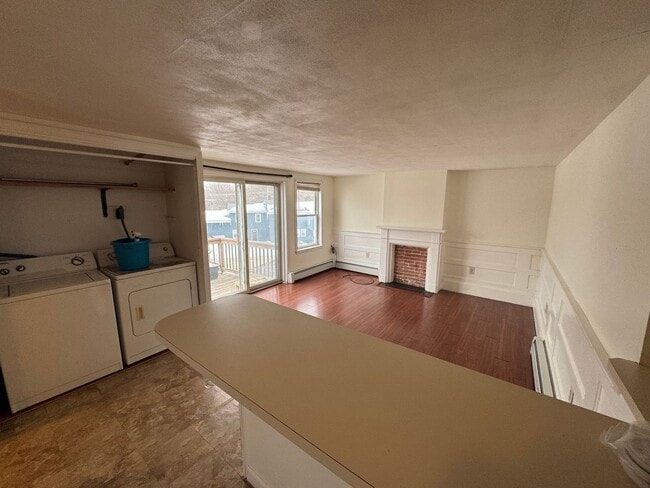 Building Photo - 33-35 Dinley St