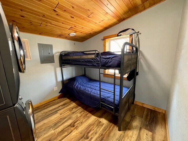 Building Photo - 2154 Twin Springs Rd