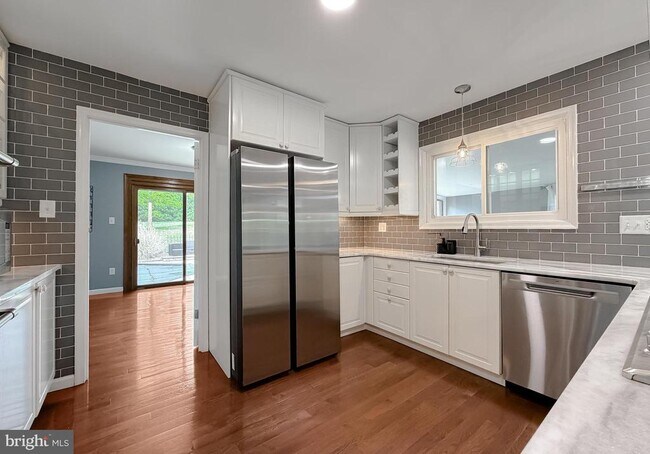 Building Photo - 1200 E Patuxent Dr