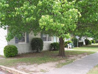 Building Photo - Pinewood Apartments