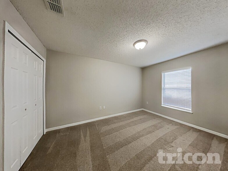 Building Photo - 9312 Thunderbolt Dr
