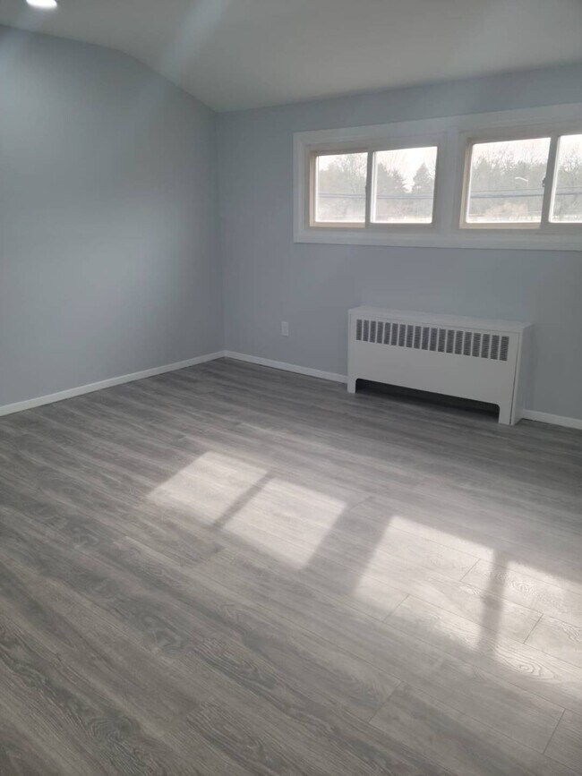 Building Photo - 8 Hardy Ln