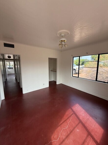 Building Photo - 1225 S Maple Ave