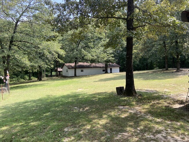 Building Photo - 18601 Honeysuckle Ln