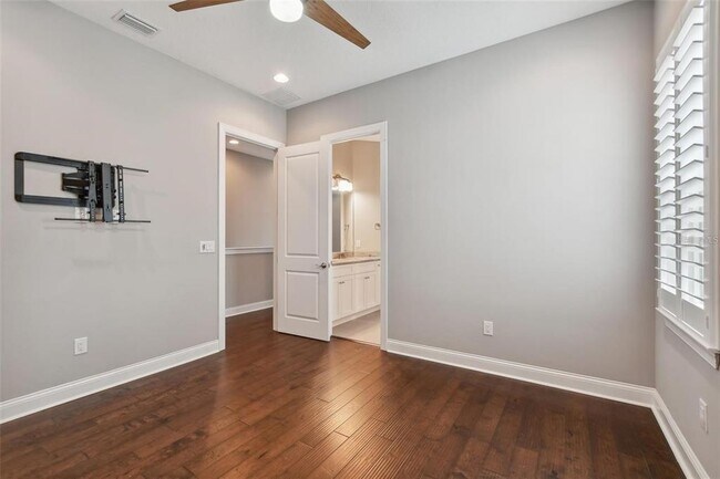 Building Photo - 403 S Melville Ave