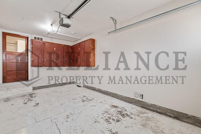 Building Photo - 1720 S Windsor Rd