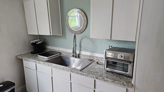 Building Photo - Grdyn House