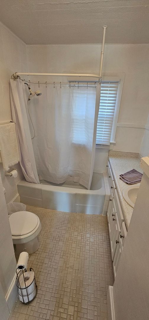 Building Photo - Lovely in Milner