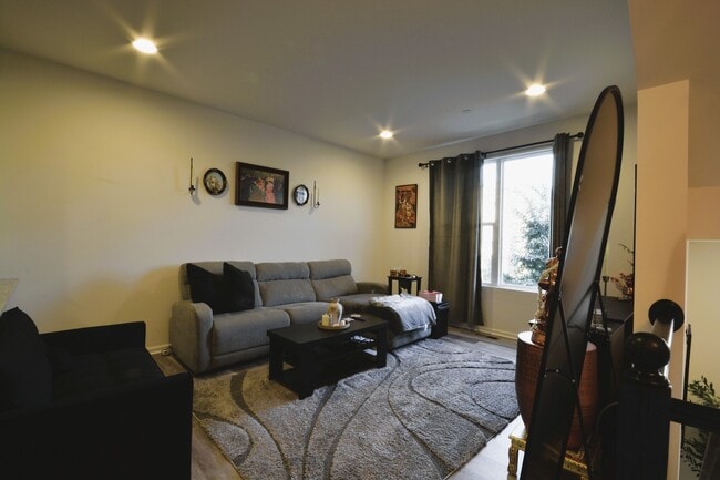 Building Photo - 3S624 Everton Dr