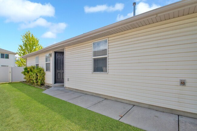 Building Photo - 286 Caleb Dr