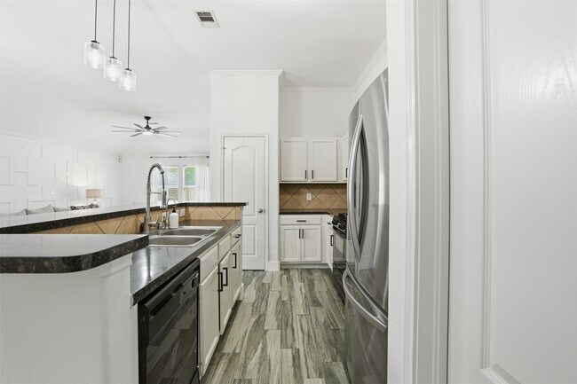 Building Photo - 14410 Long Meadow Dr