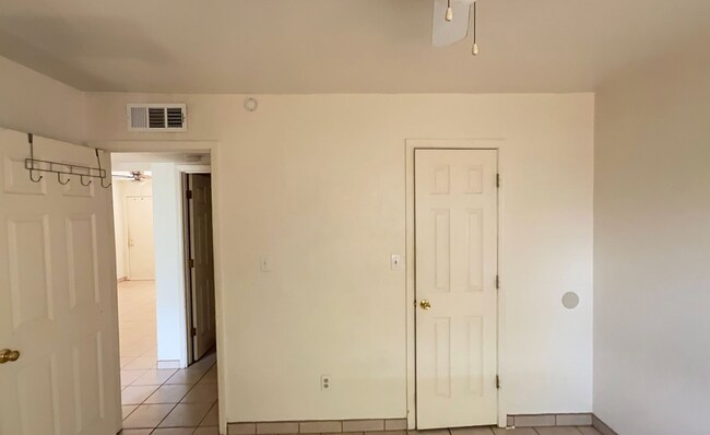 Building Photo - 917 Branson Ave