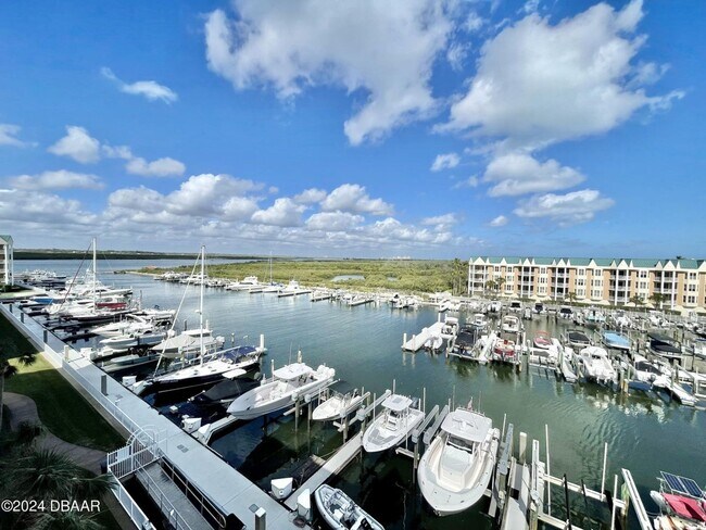Building Photo - Furnished Harbour Village Condo!