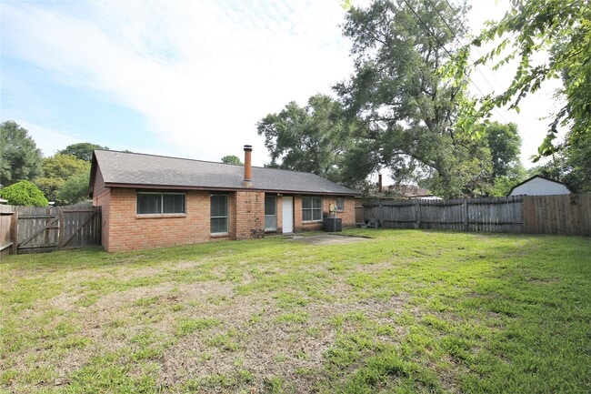 Building Photo - 7814 Barnhill Dr