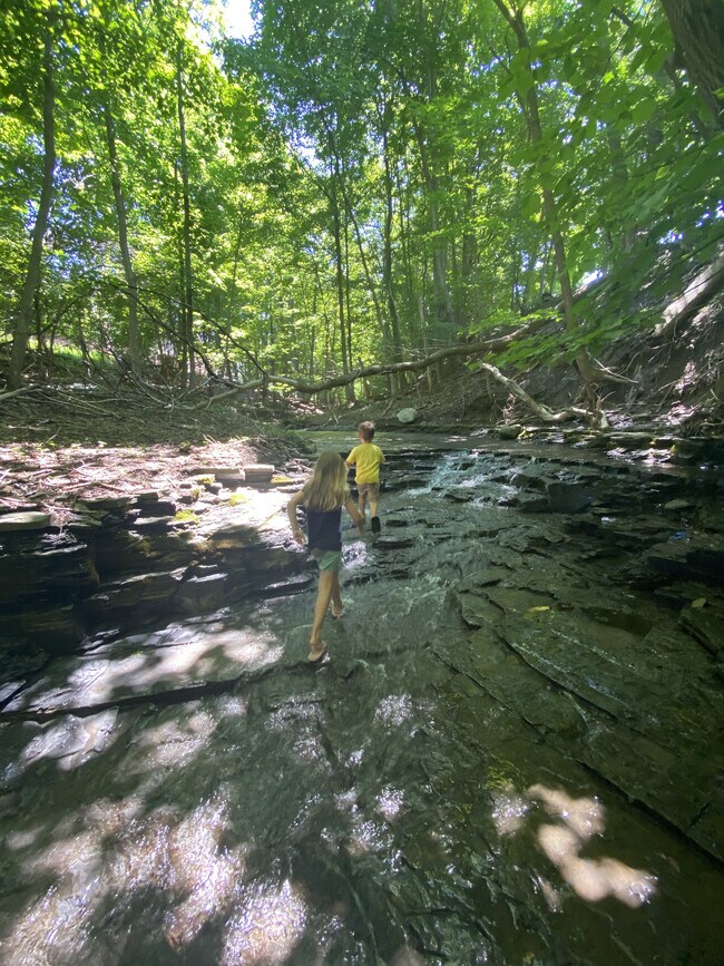 Building Photo - 2410 Oneida St