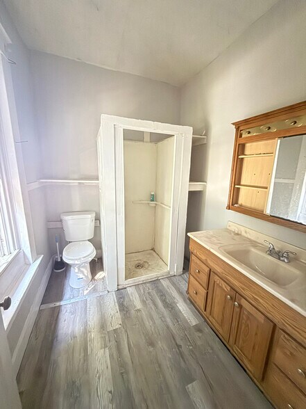 Building Photo - 315 S 4th St