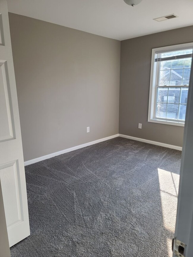 Building Photo - 3 Bedroom Townhouse for Rent in Waynesboro!