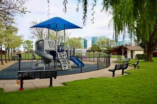 Building Photo - 1208 Admiralty Ln