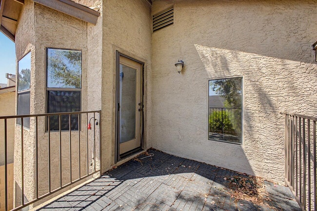 Building Photo - 761 E Rosemonte Dr