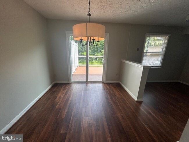 Building Photo - 1635 Elkwood Ct