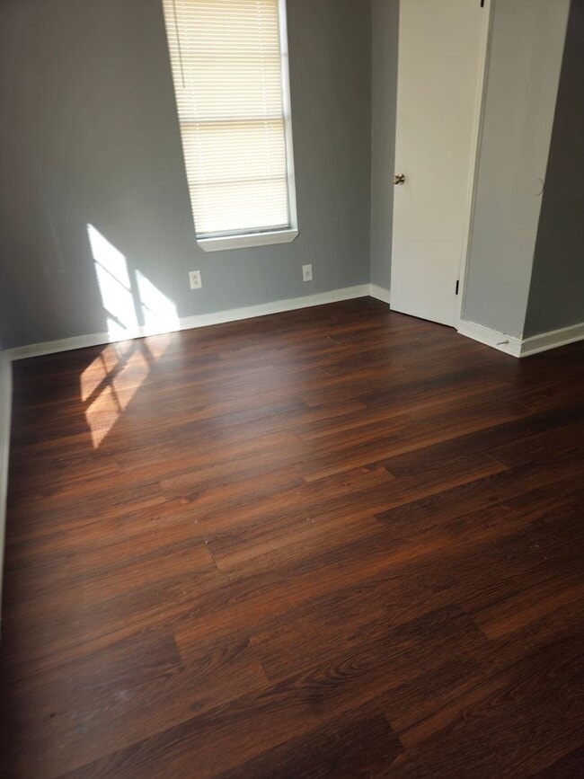 Building Photo - Available now! MOVE IN SPECIAL $200 OFF FIRST MONTHS RENT!! THIS PROPERTY IS SECTION 8 FRIENDLY!