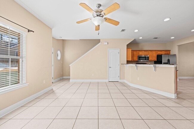 Building Photo - 528 Maple Ave