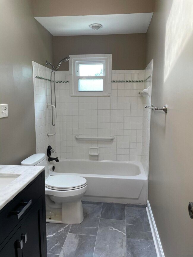 Building Photo - 3421 Holwyn Rd