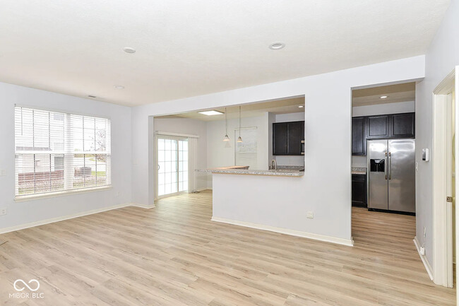 Building Photo - 9651 Calamus Dr