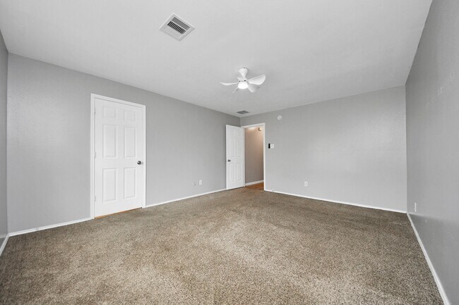 Building Photo - 14707 Country Rose Ln