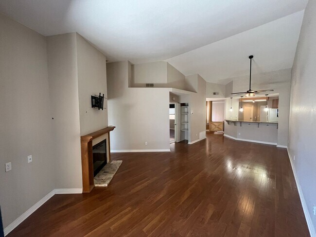 Building Photo - Modern 3-Bed, 3-Bath Condo with Garage & P...