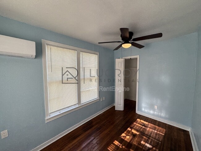 Building Photo - 1816 Kenmore Dr