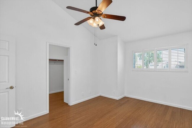 Building Photo - Bright and Modern 1Bdm 1Ba Condo Near Downtown Scottsdale!