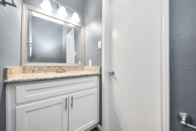 Building Photo - 2874 Holly Hall St