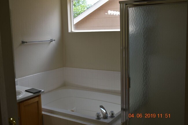 Building Photo - Large Parker Home 3 bed, 3 bath Nearly 2K ...