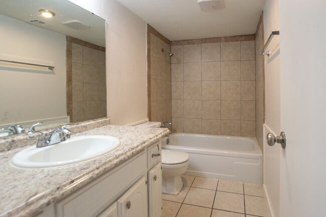 Building Photo - 224 S Bouziden Dr