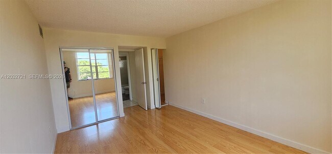 Building Photo - 13100 SW 92nd Ave