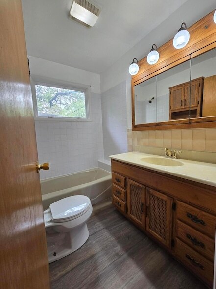 Building Photo - 721 N Carroll Ave