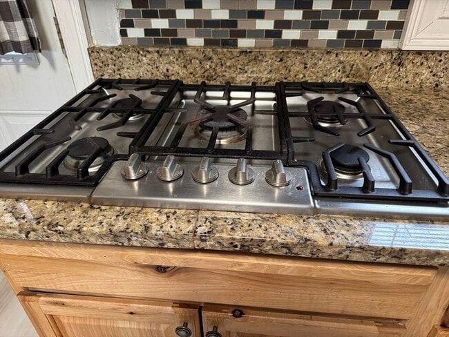 Building Photo - 409 Moody St