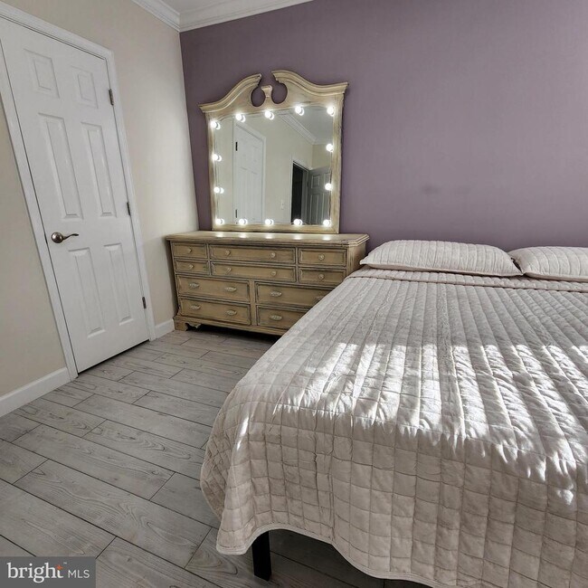 Building Photo - 255 S Pickett St