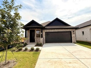 Building Photo - 806 Sunflower Trl