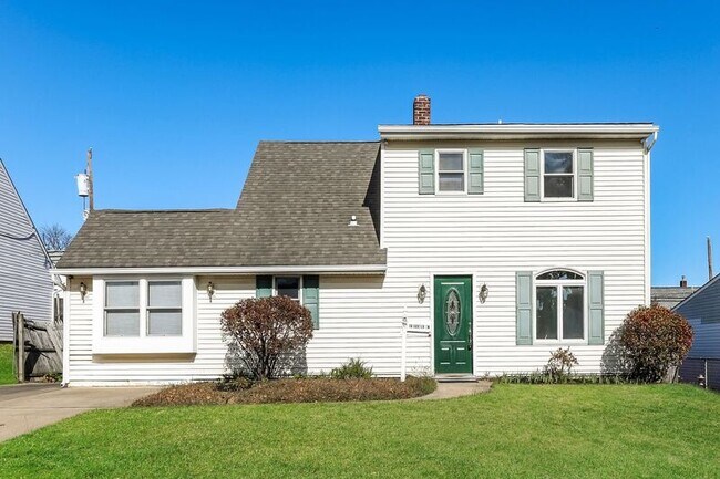 Primary Photo - 18 Azalea Ln