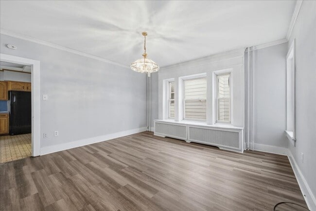 Building Photo - Spacious Victorian, over 2400 sq ft