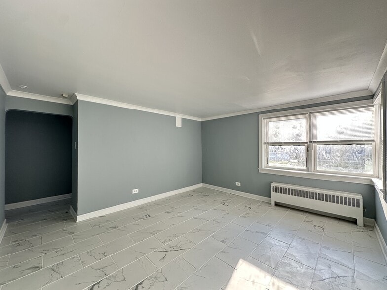 Building Photo - 2754 W North Shore Ave