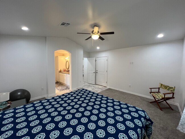 Building Photo - POOL & SPA HOME IN THE FOOTHILLS!