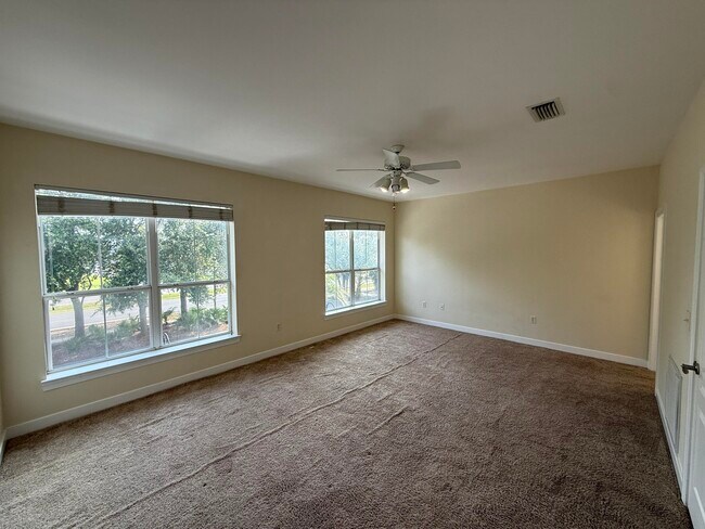 Building Photo - 986 Airport Rd